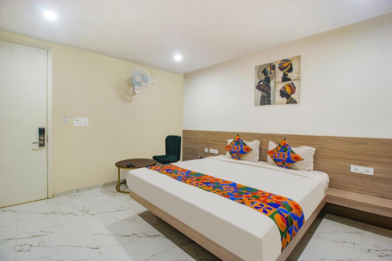 Fabhotel Ssr Fern Suites - 100M From Gsm Mall Madeenaguda Lingampalli Zewnętrze zdjęcie